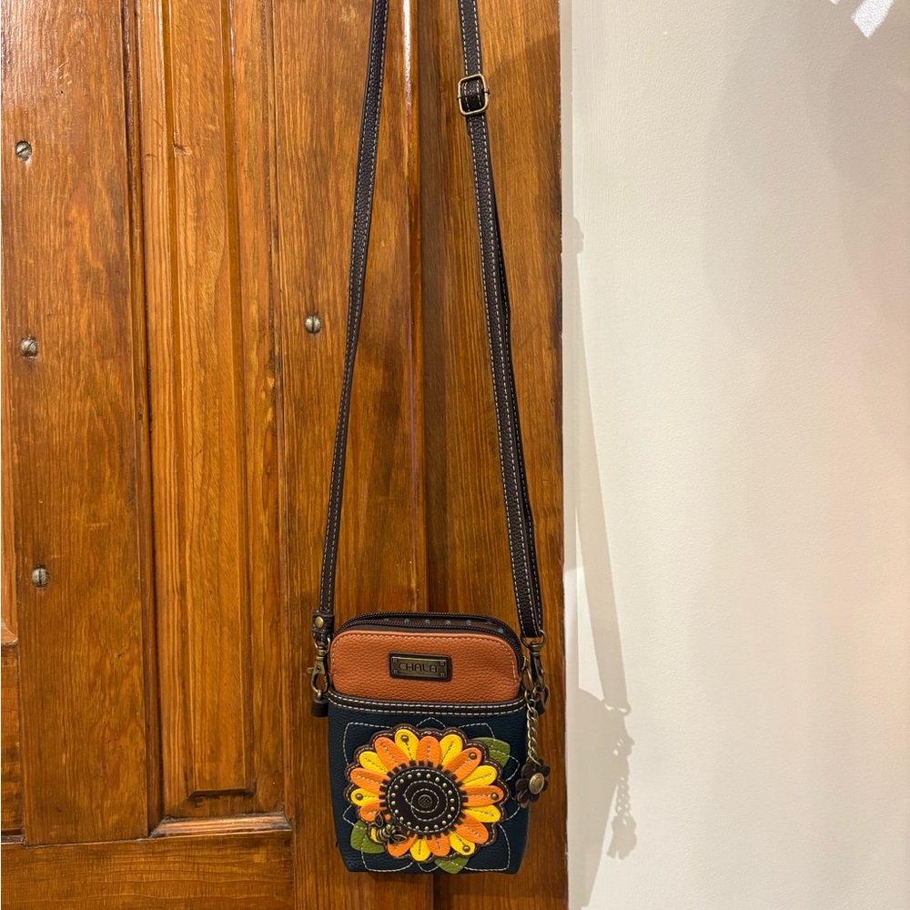 Chala Black and Brown Crossbody Bag with Sunflower Design - Picture 4 of 4